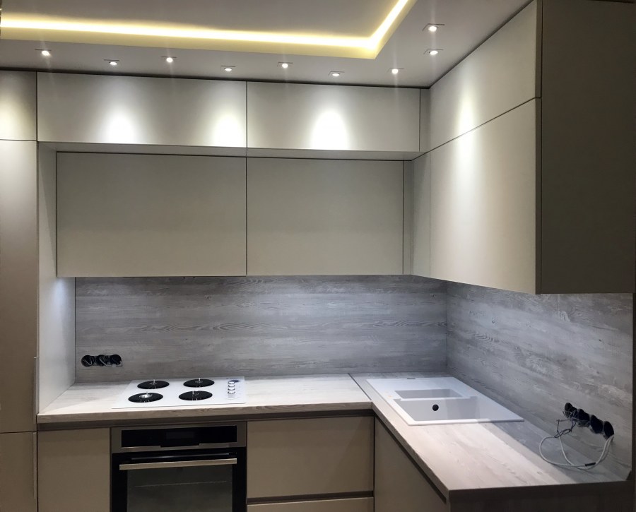 Угловая кухня без ручек