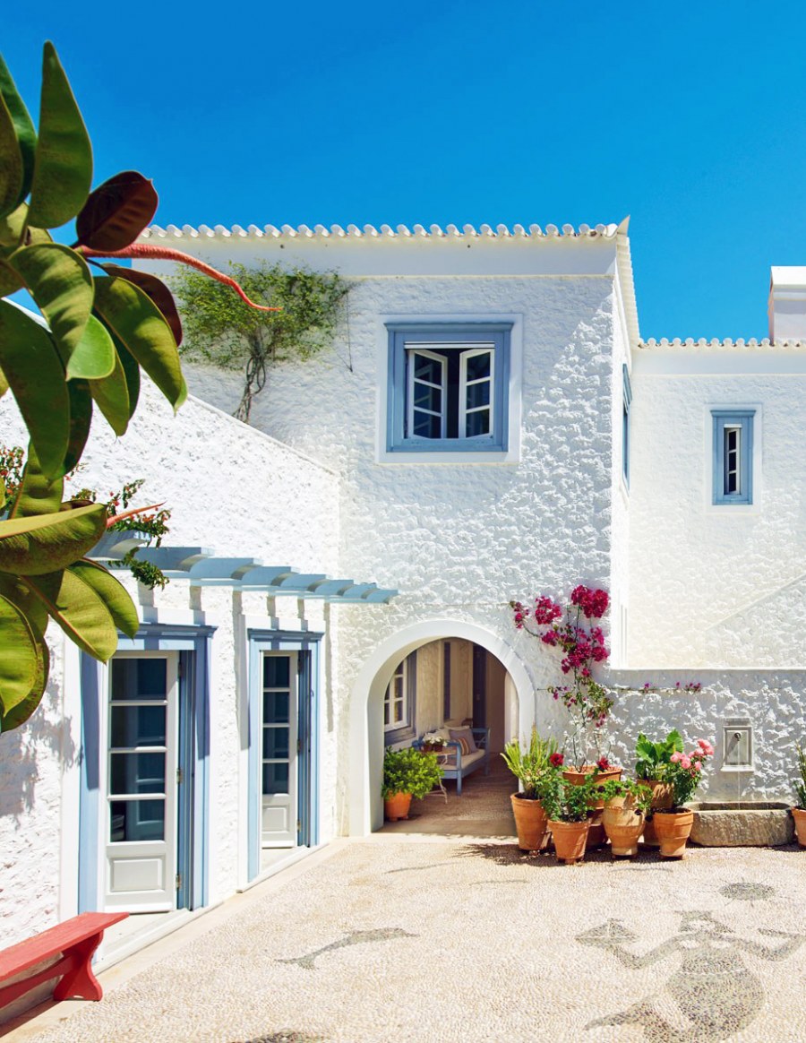 Вилла у моря в средиземноморском стиле