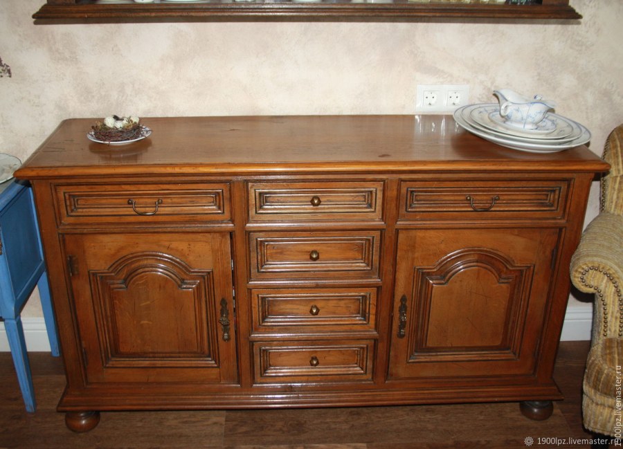 Антикварный дубовый буфет