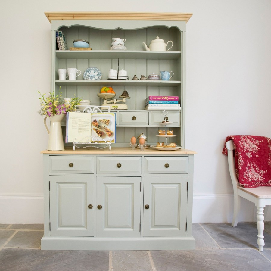 Красный буфет в интерьере