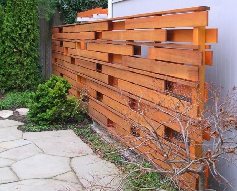 Резной деревянный забор