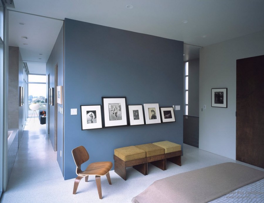 Голубой цвет стен в офисе