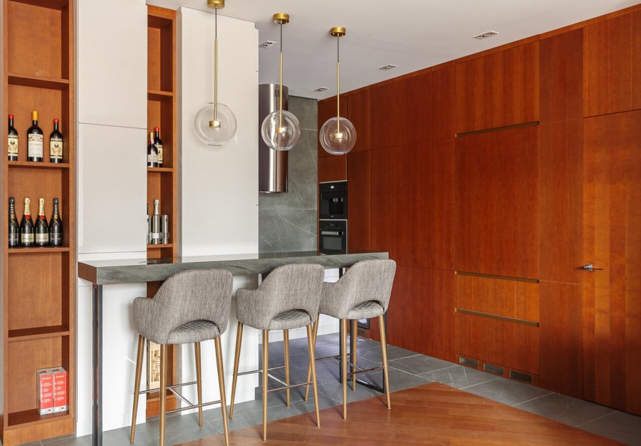 Барная стойка в доль стены