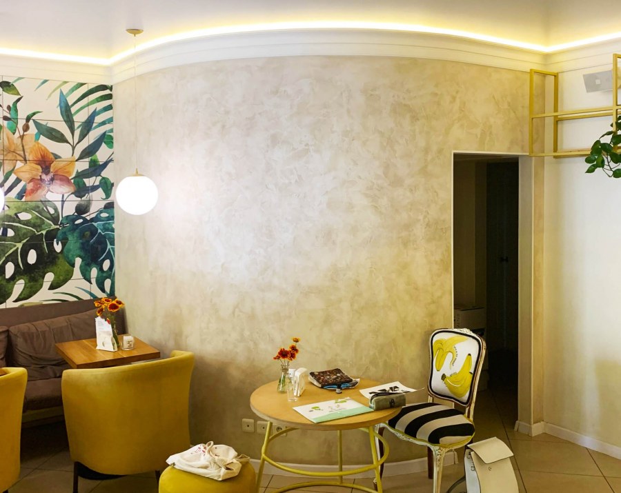 Гостиная с венецианской штукатуркой классика