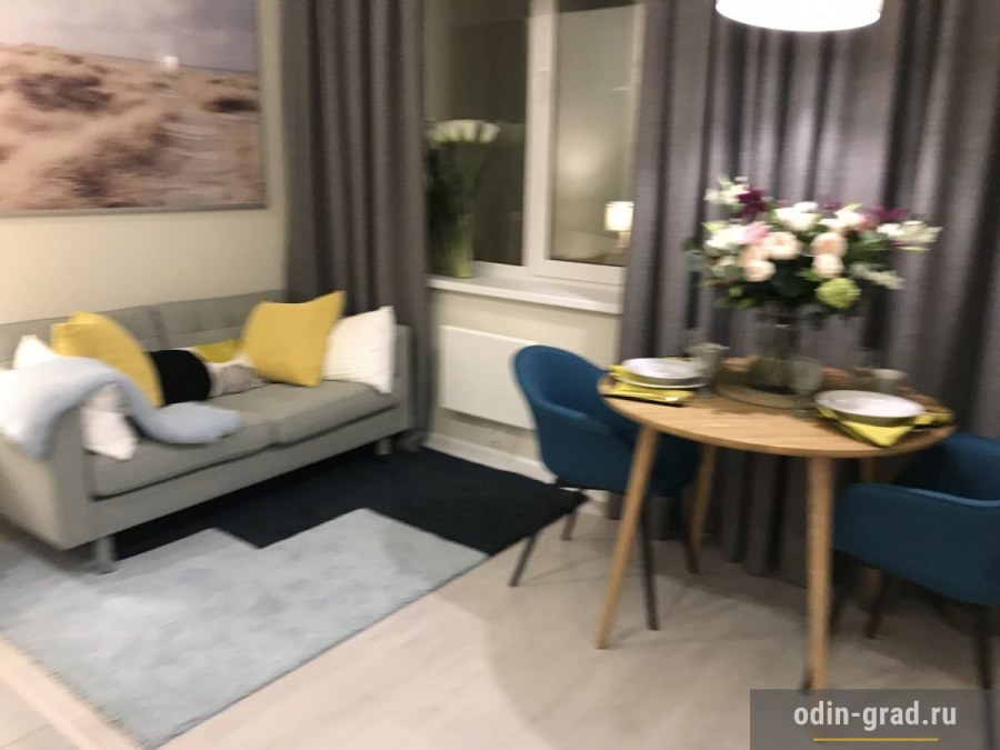 Кондиционер к стене в комнате