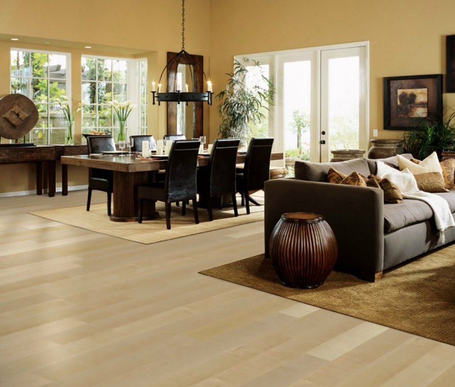 Сочетание темного и светлого дерева в интерьере