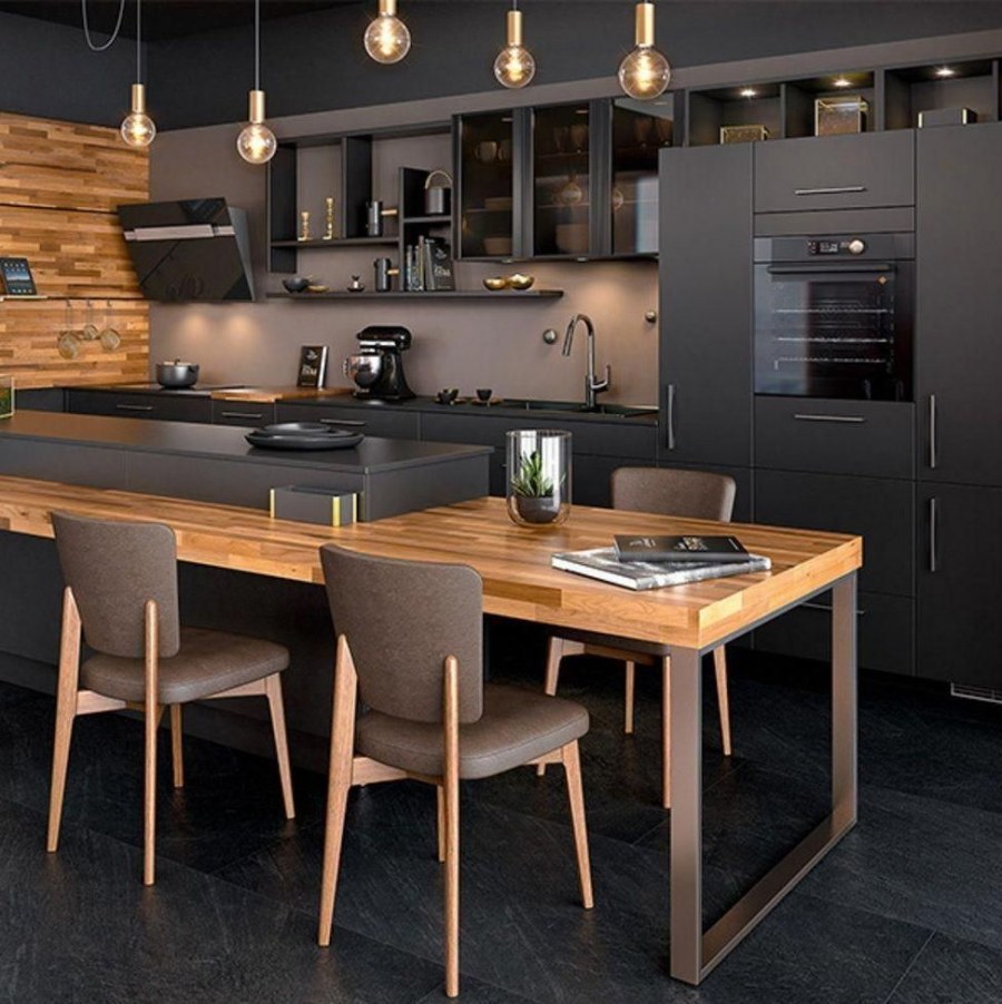 Кухня черная с деревом