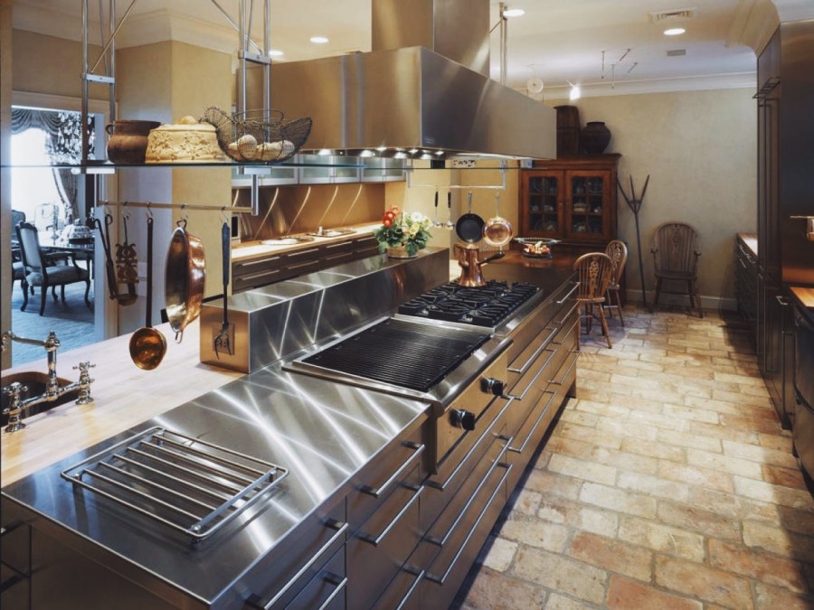 Интерьер профессиональной кухни