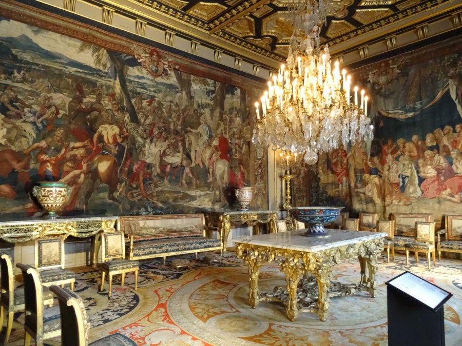 Резиденция французских королей Фонтенбло