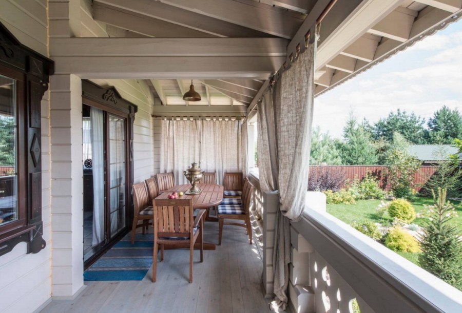 Веранда к деревянному дому
