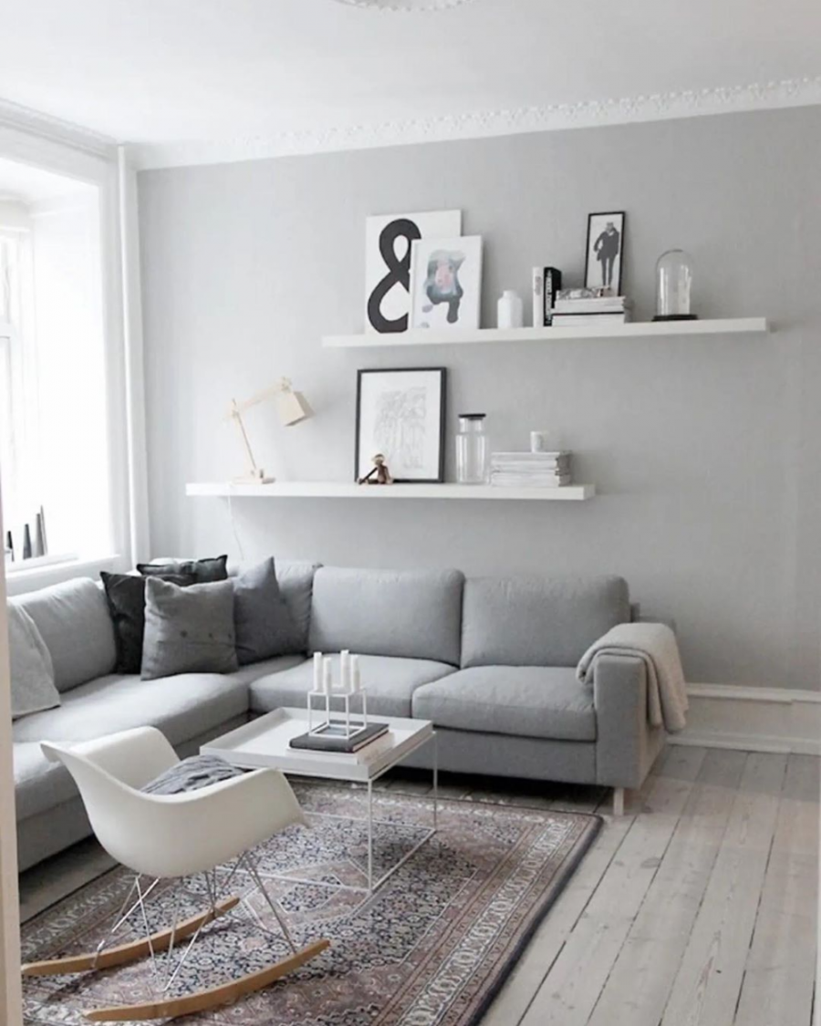 Гостиная с серыми стенами