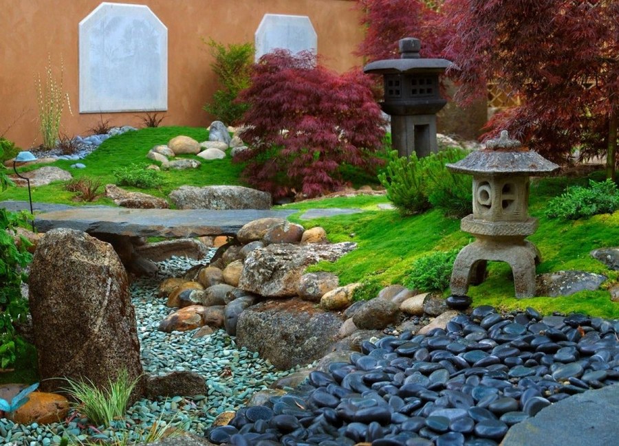 Рокарий в японском саду