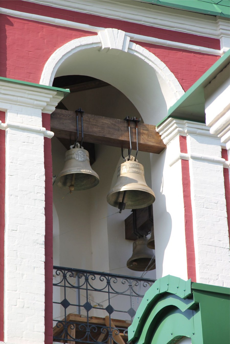 Святогорский монастырь 14 колоколов