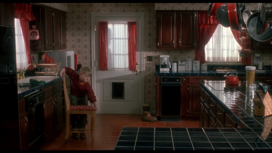 Один дома дом МАККАЛИСТЕРОВ внутри