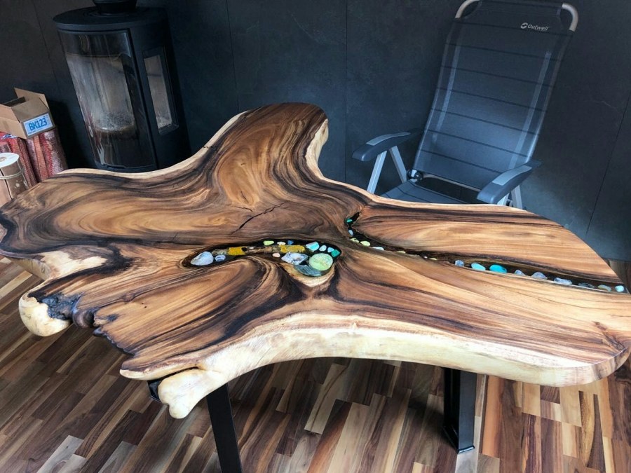 Стол из слэба суара