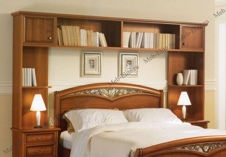 Шкаф в изголовье кровати