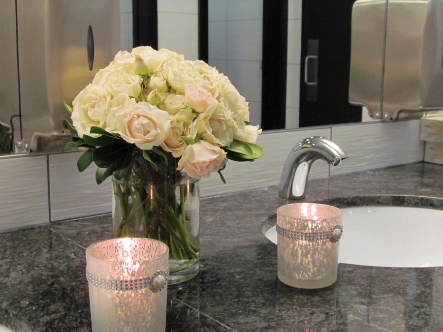 Цветочная композиция в ванную комнату