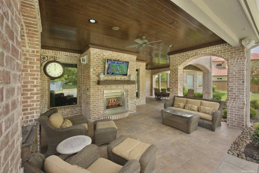 Веранда внутри из кирпича