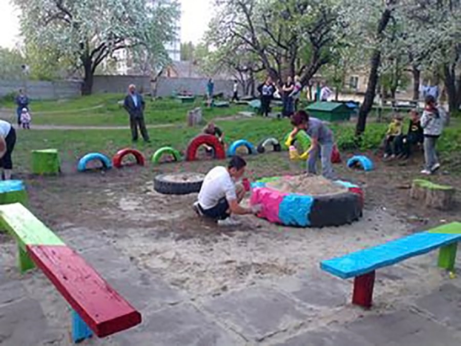 Преддомные детские площадки своими руками