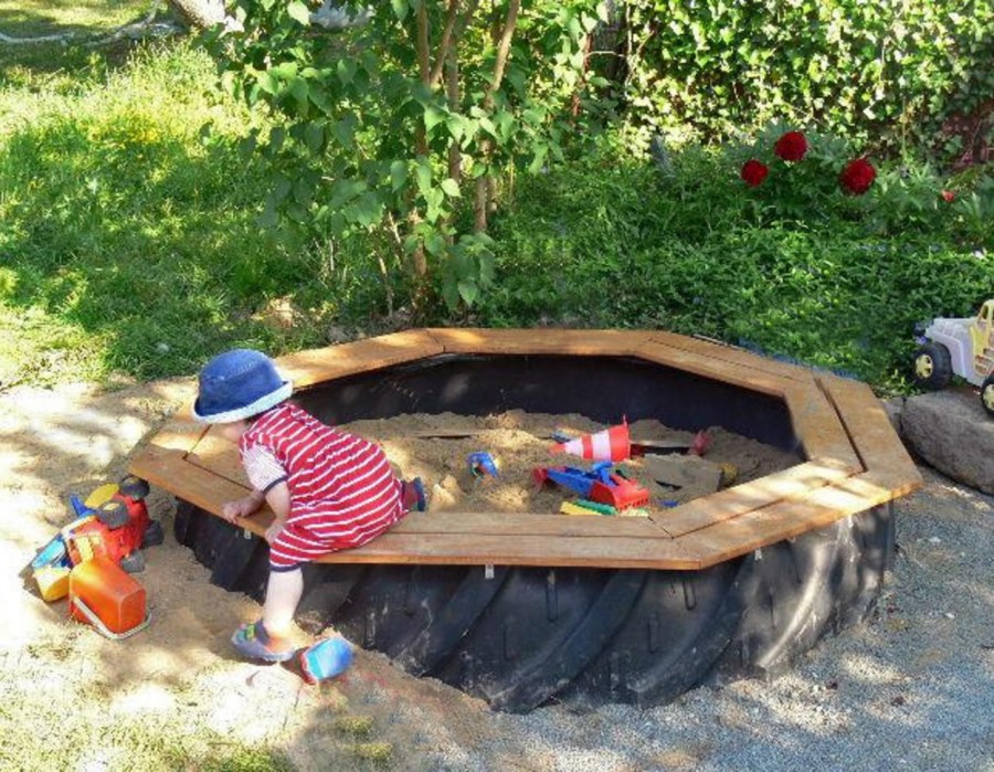 Детская песочница из покрышек