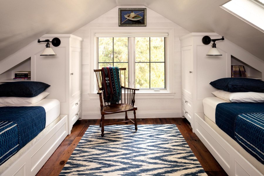 Маленькая спальня в мансарде