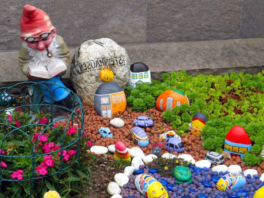 Клумбы с фигурками