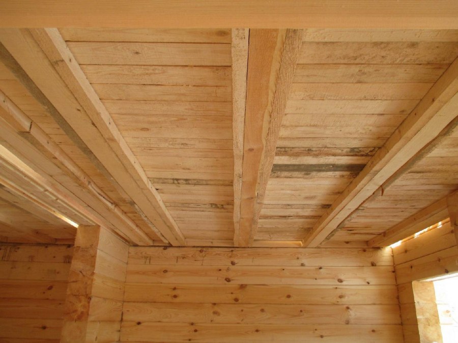 Потолок в брусовом доме