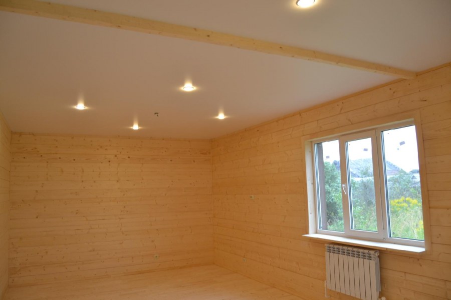 Натяжной потолок в каркасном доме