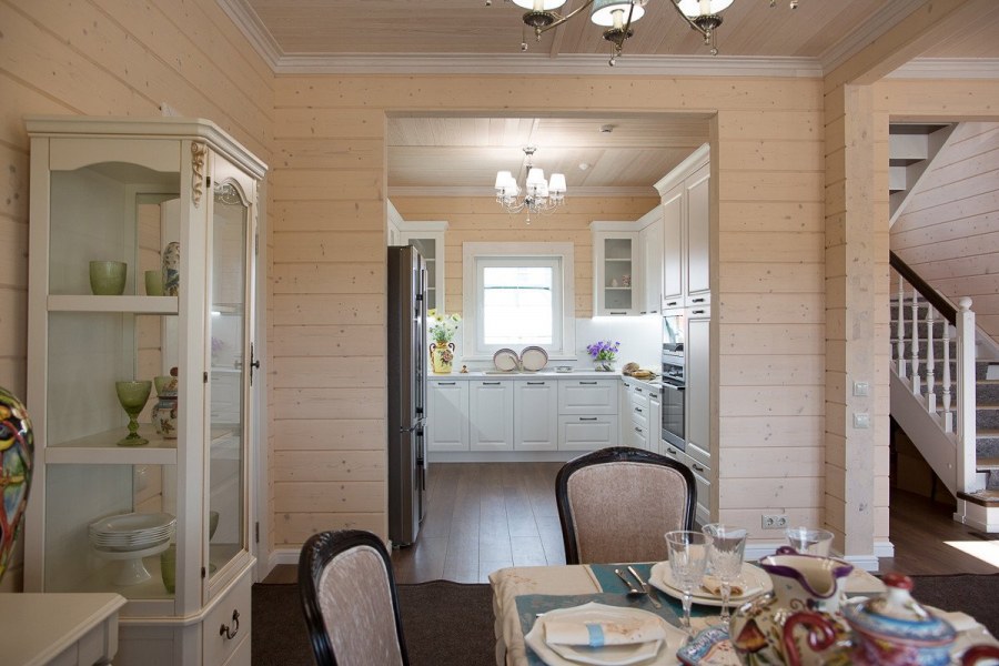 Кухня гостиная в брусовом доме