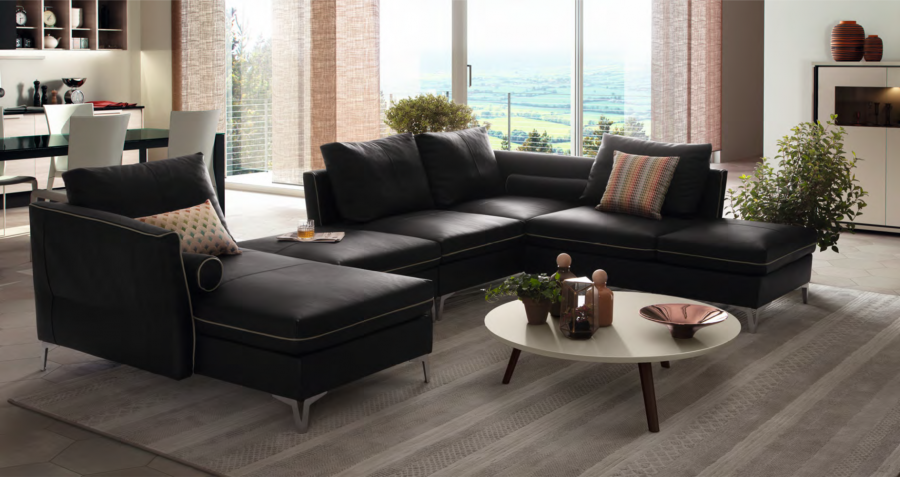 Коричневый диван с черным кантом