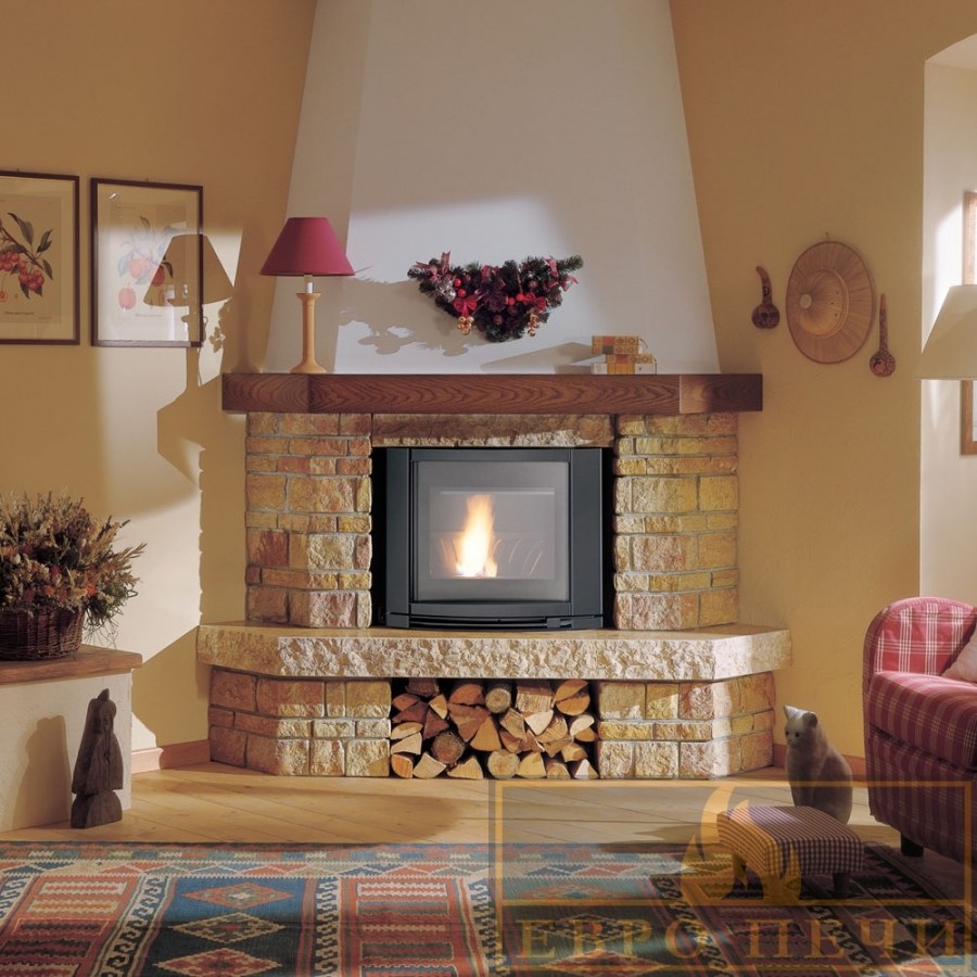 Камин в интерьере гостиной