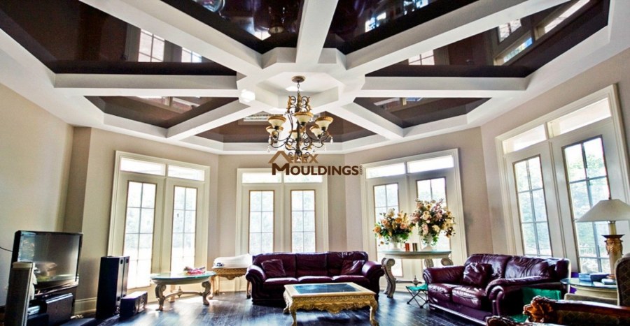 Глянцевый натяжной потолок стиль хайтек