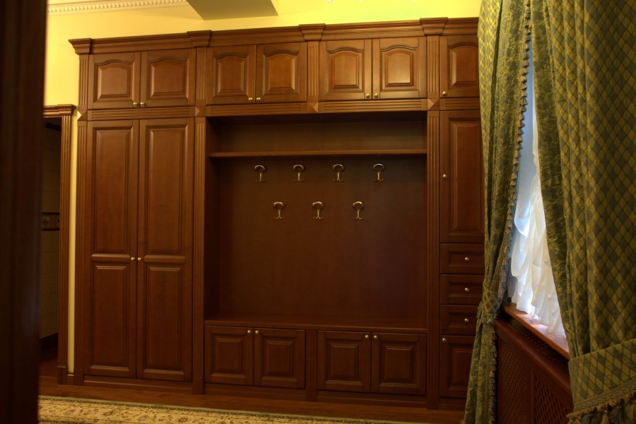 Встроенная мебель из массива