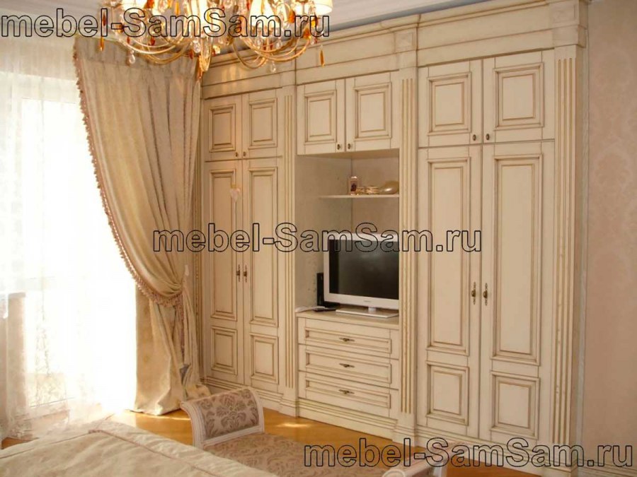 Шкаф из натурального дерева