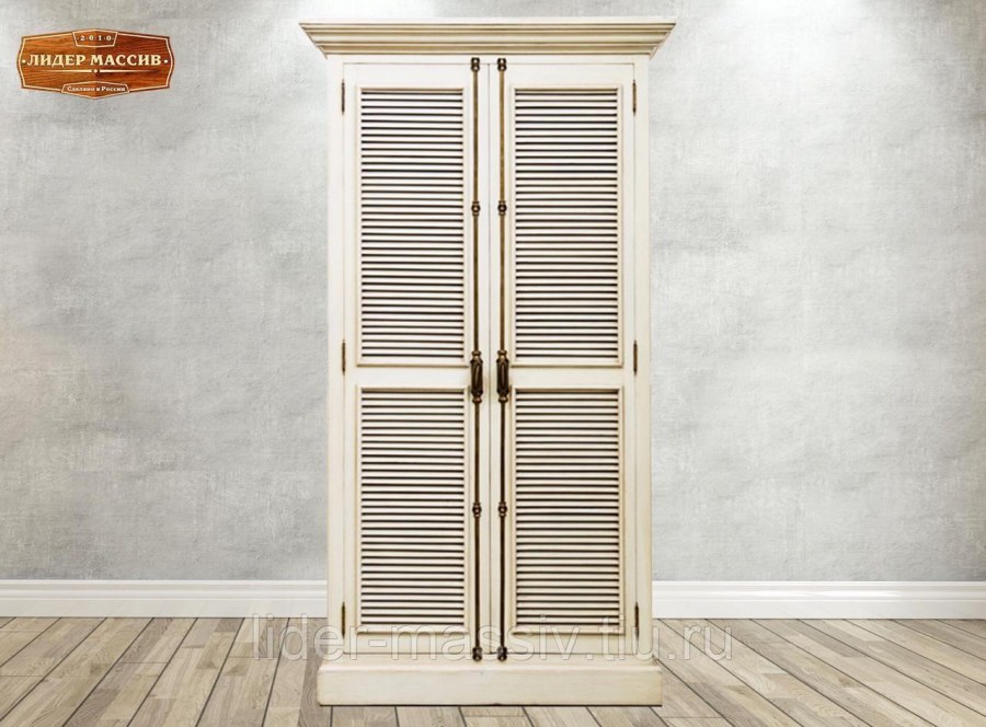 Угловой шкаф из массива