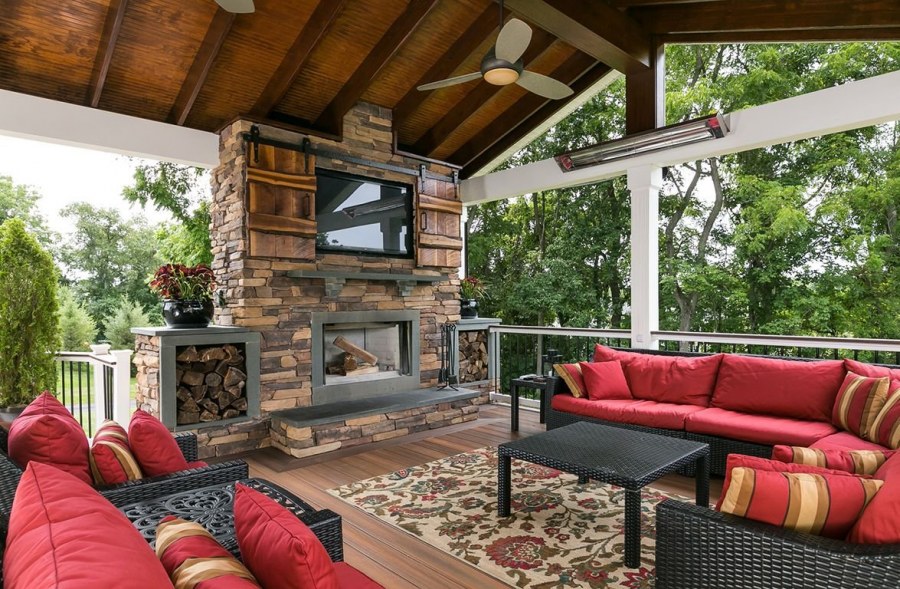 Веранда с камином