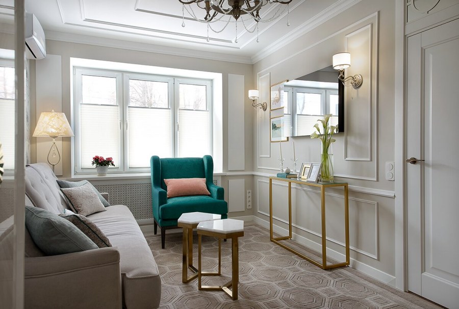 Молдинги в интерьере гостиной