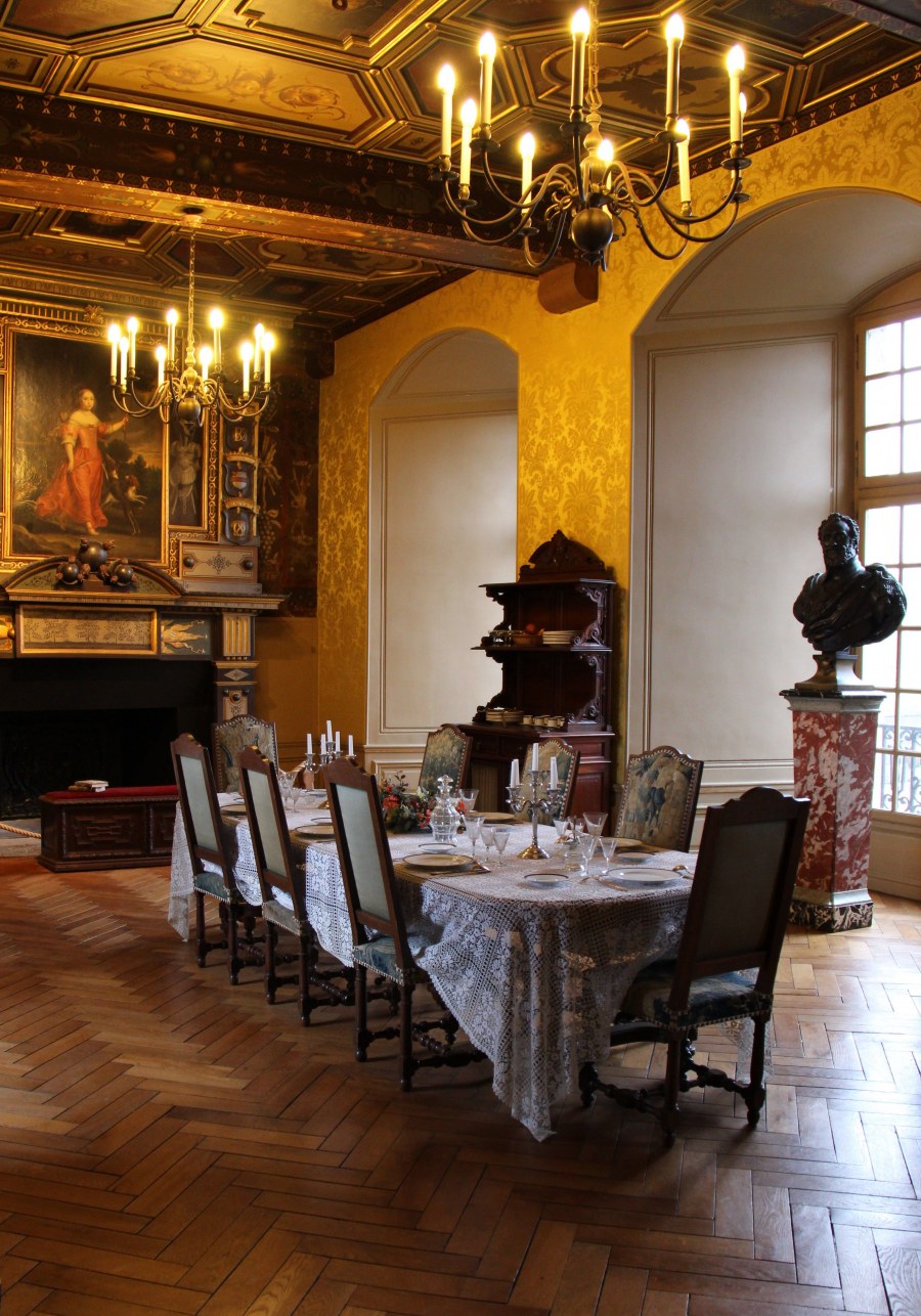 Интерьер Шато жи (le Chateau de GY)