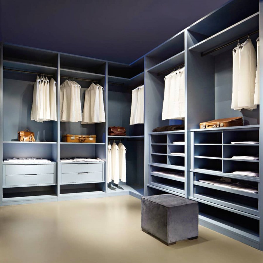 Угловая гардеробная в спальне
