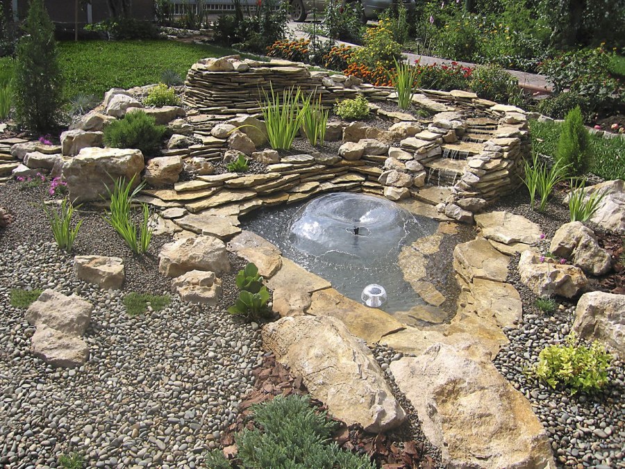 Альпийская горка с водоемом