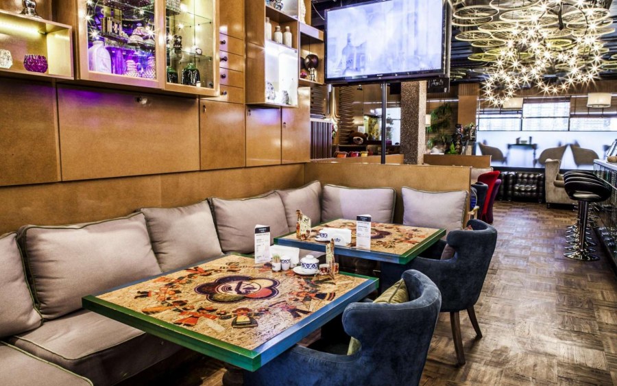 Окно в колониальном стиле