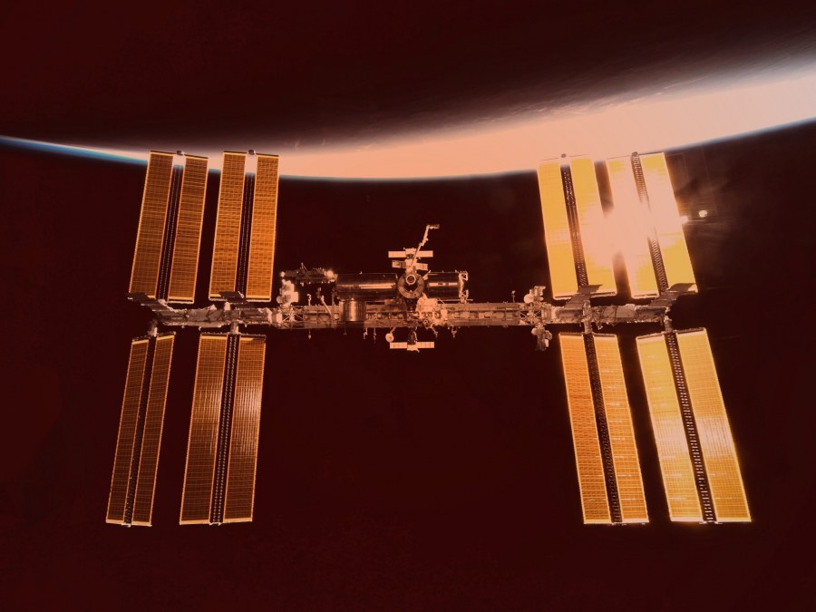 Невидимые космические спутники