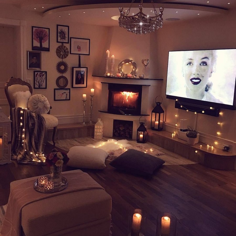 Комната вечером