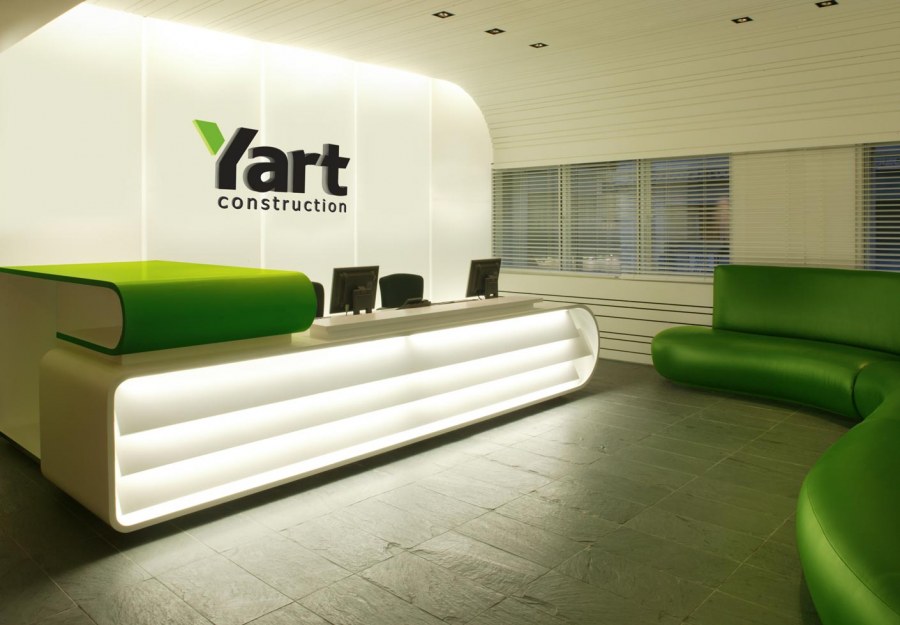 Брендовая стена в офисе