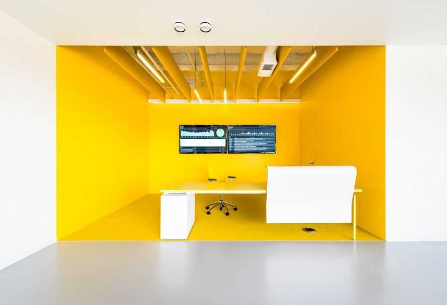 Желтый в интерьере офиса