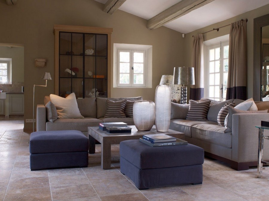 Диван в цвете тауп