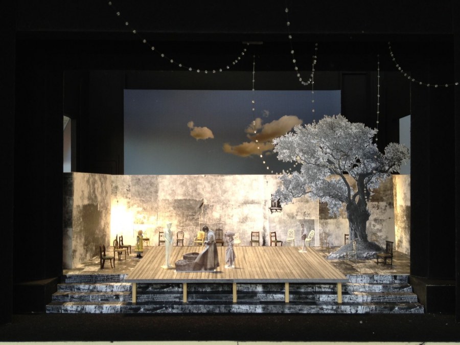 Театральный сценограф Бархин