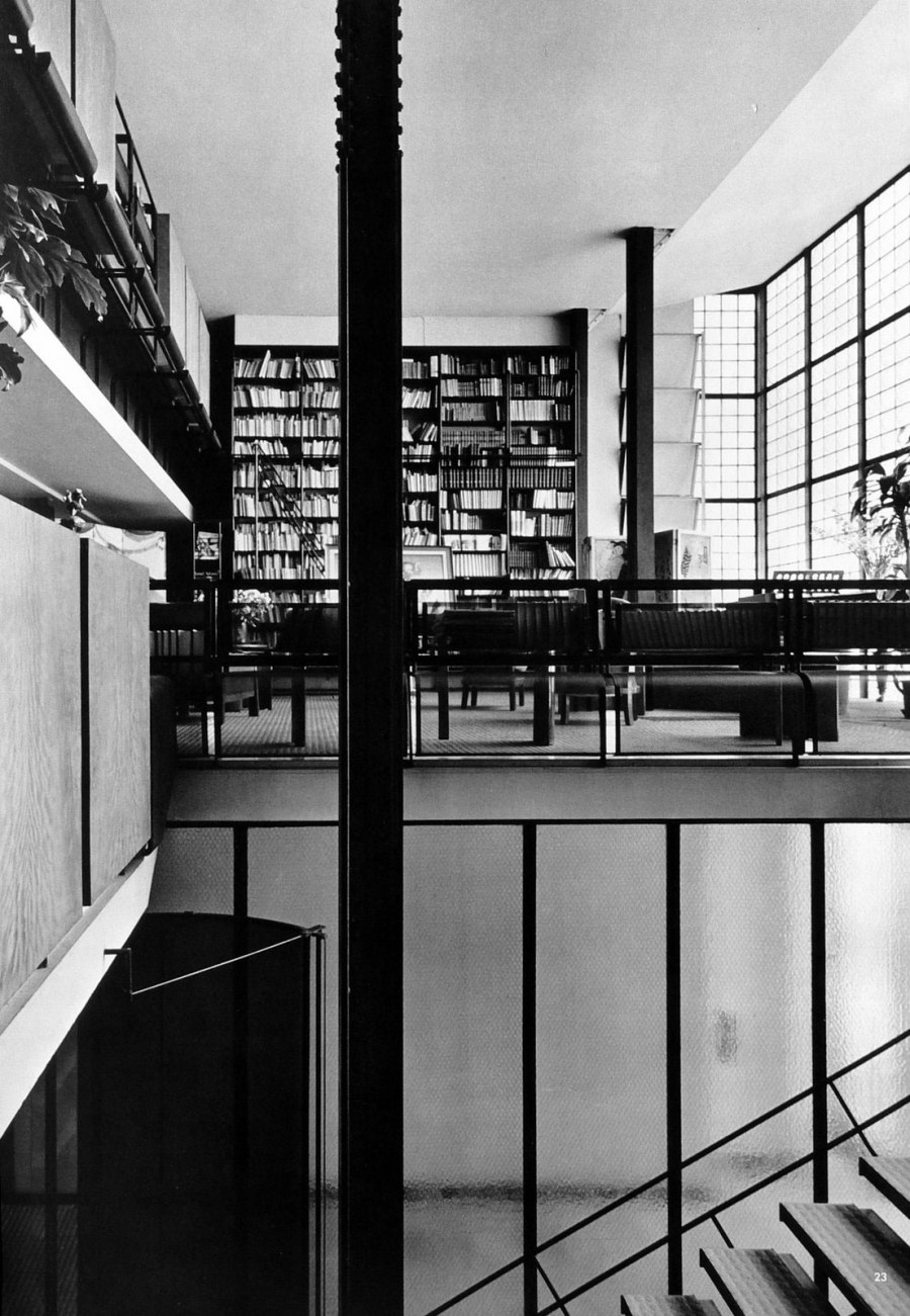 Стеклянный дом Maison de verre Париж