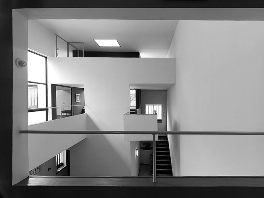 Баухауз Гропиус интерьер лестницы