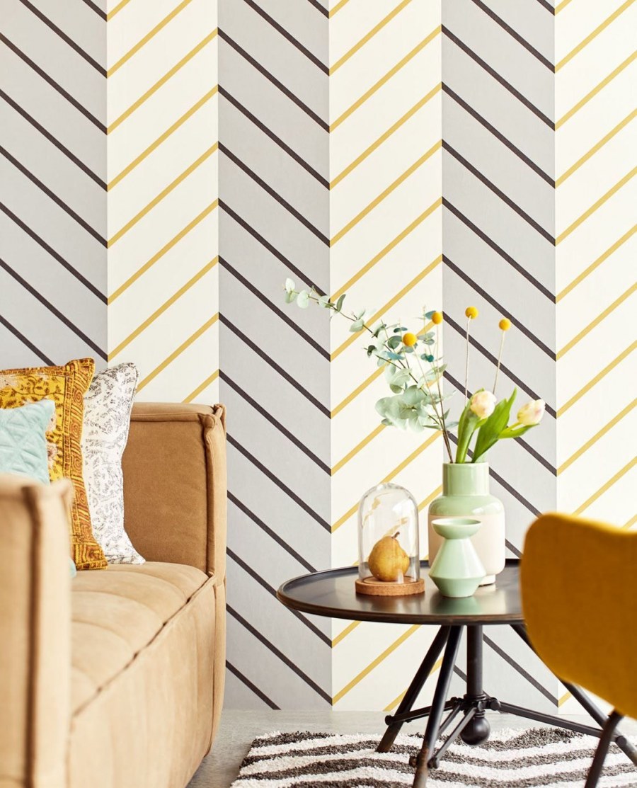 Декор обоев полосками